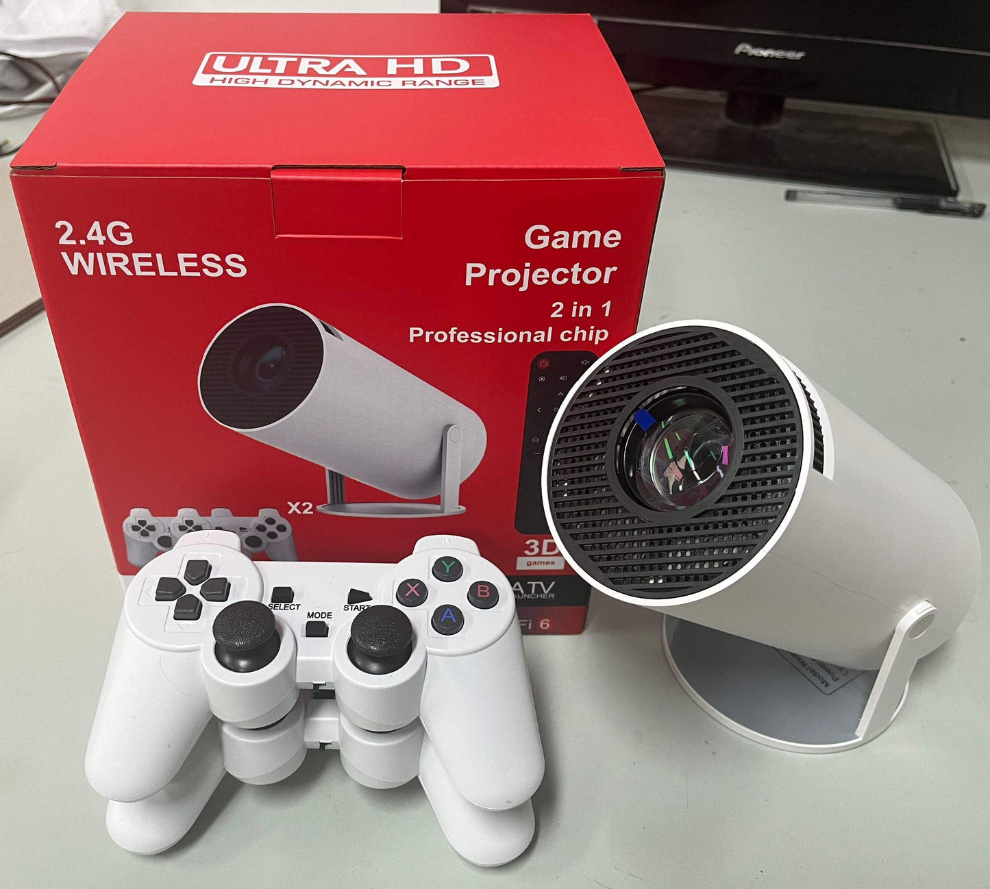 Vidéoprojecteur Smart 4K + Console de Jeu - Plus de 15 000 Jeux Intégrés, Netflix, YouTube, WiFi, 2 Manettes Incluses